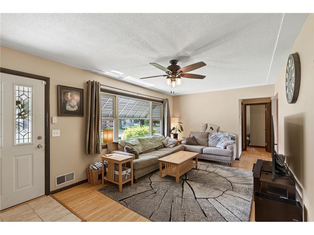6206 47th Avenue N Crystal MN 55422 7085951 image3