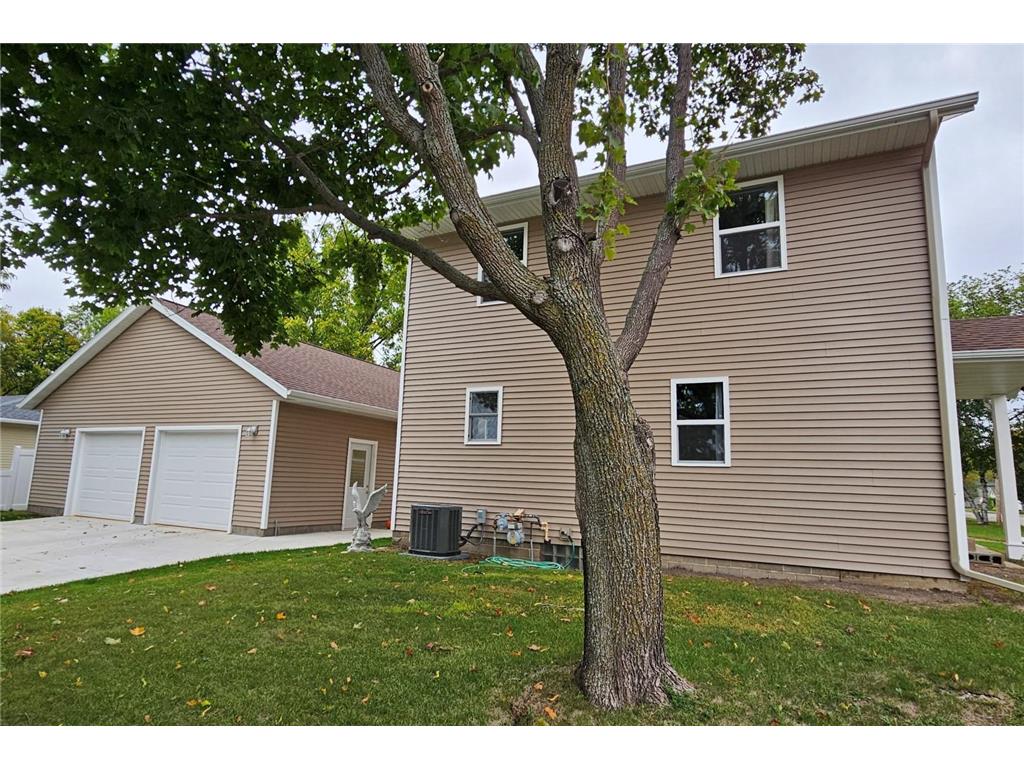 621 10th Avenue W Alexandria MN 56308 6427040 image1