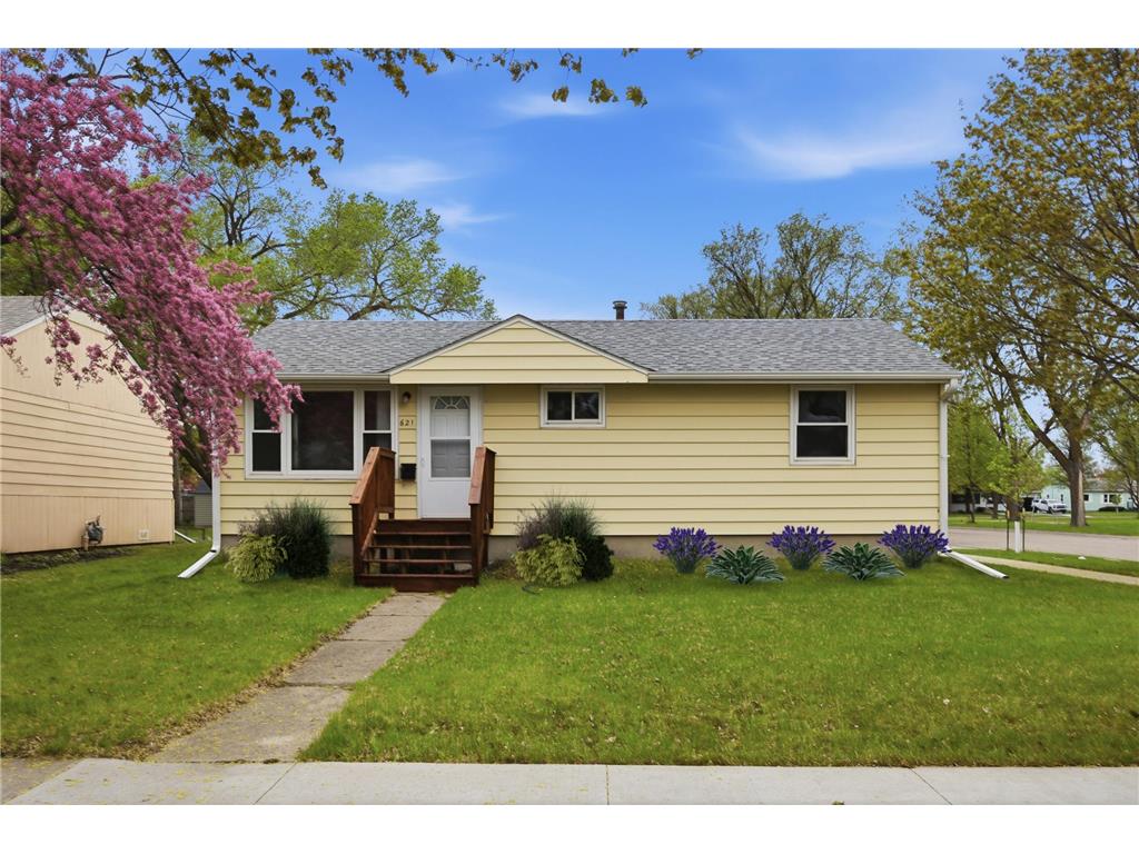 621 19th Street N Moorhead MN 56560 7076165 image2