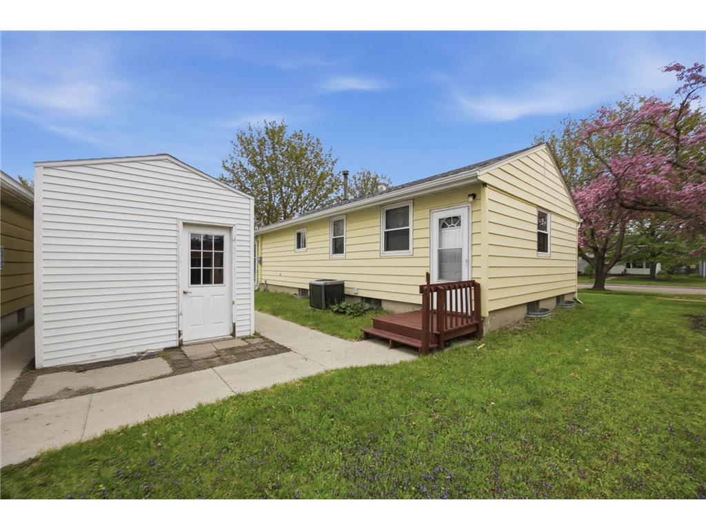 621 19th Street N Moorhead MN 56560 7076165 image32