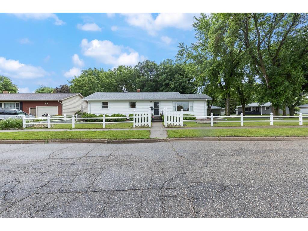 621 Camden Drive Marshall MN 56258 6554779 image1