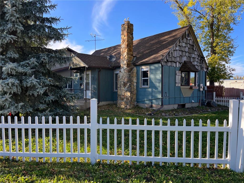 621 E 2nd Street, Redwood Falls, MN, 56283 MLS 6448407 Edina Realty