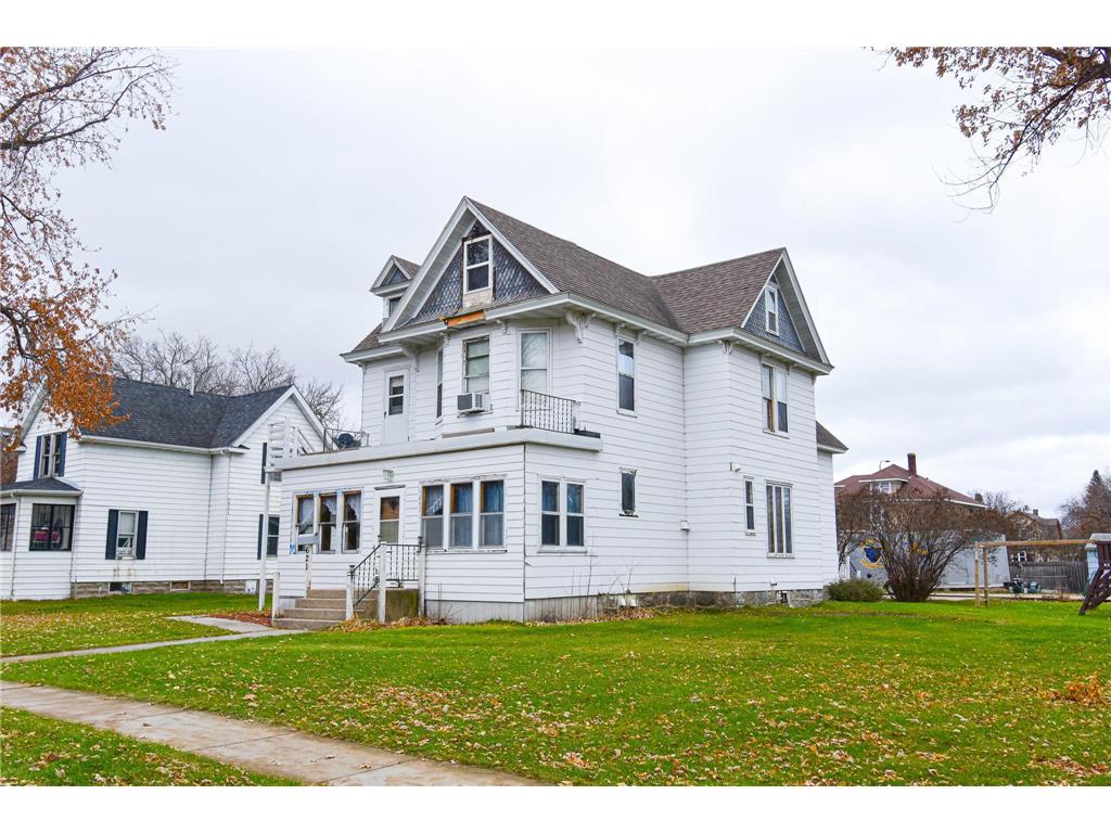 621 Labree Avenue N Thief River Falls MN 56701 6461136 image1