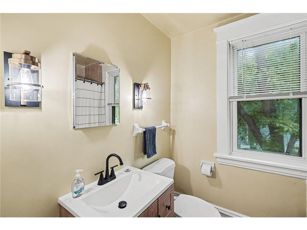 621 Newton Avenue N Minneapolis MN 55411 7085495 image16