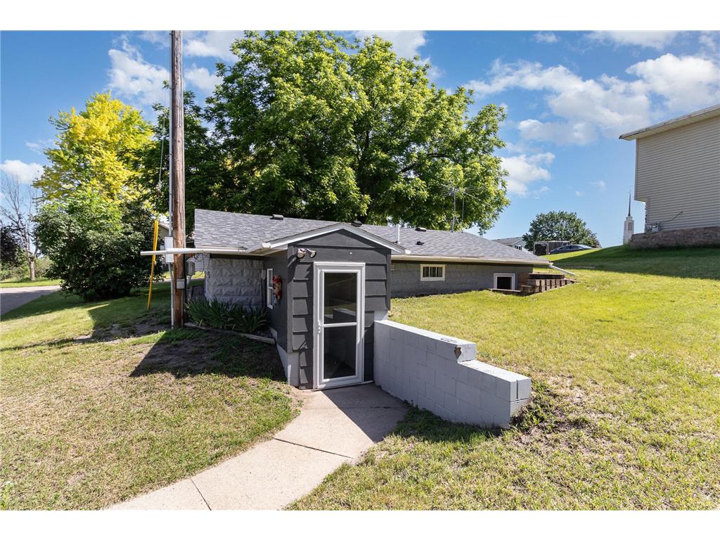 621 W Church Street Belle Plaine MN 56011 6549737 image1