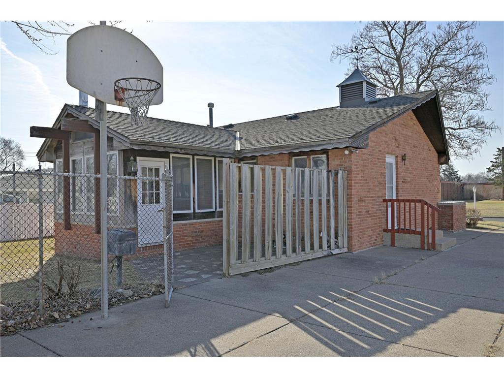 6211 Brooklyn Drive Brooklyn Center MN 55430 7042377 image2