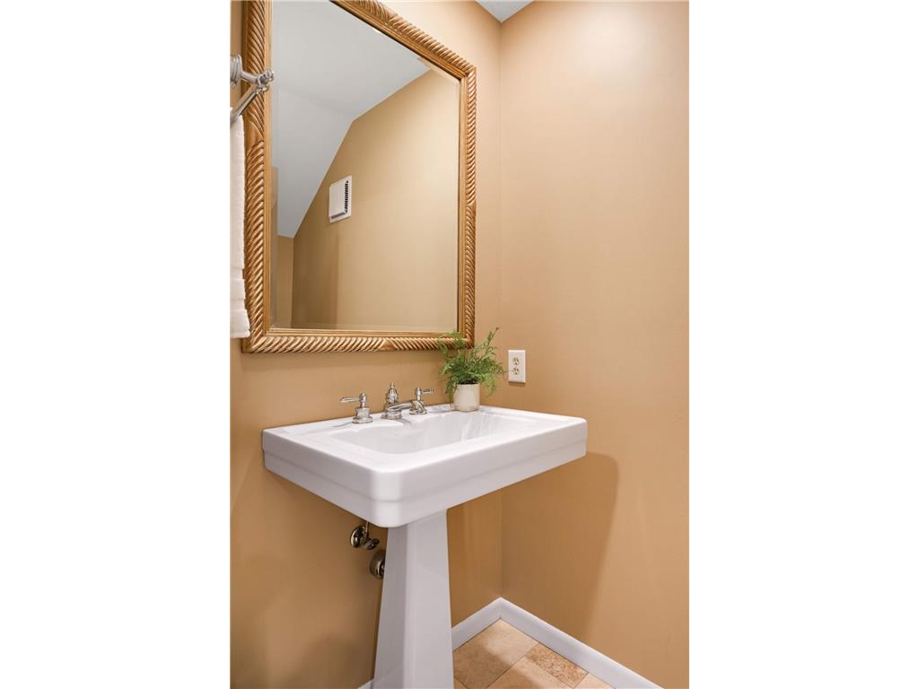 6212 Saint Albans Circle Edina MN 55439 6804472 image42