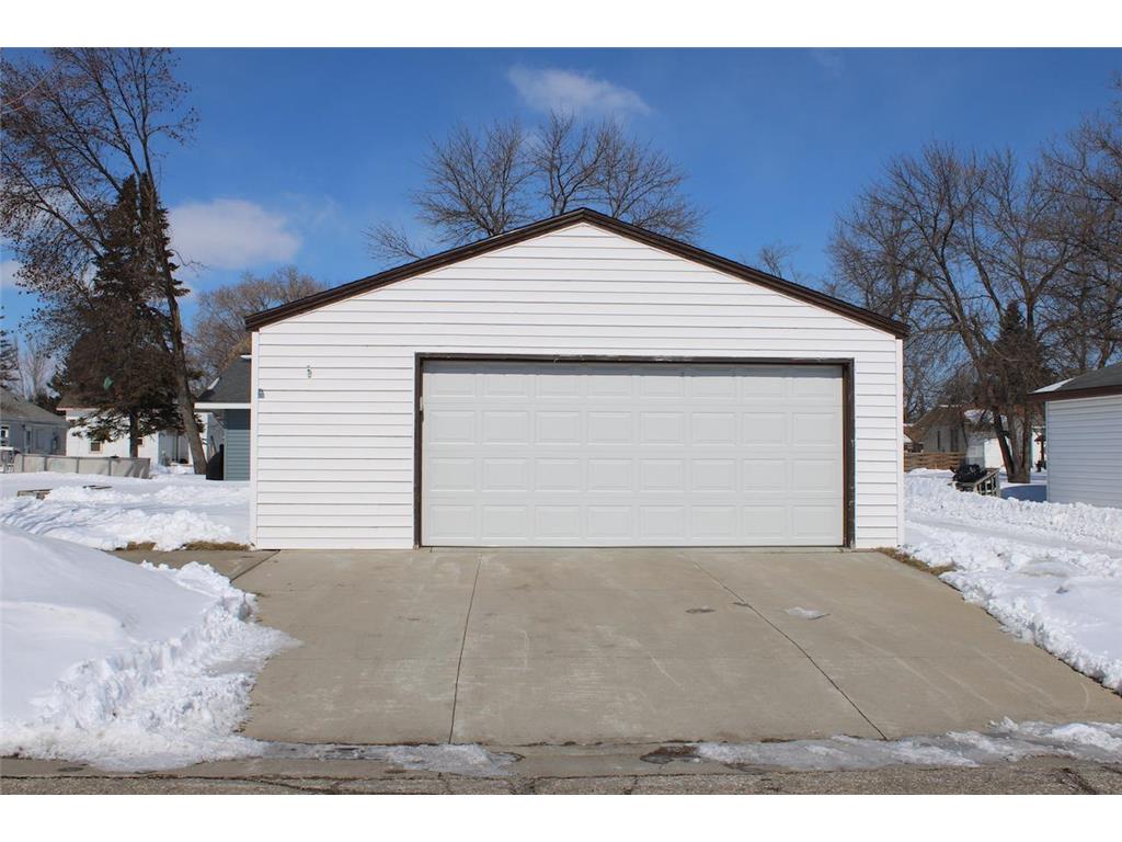 622 Saint Paul Avenue S Thief River Falls MN 56701 7039058 image4
