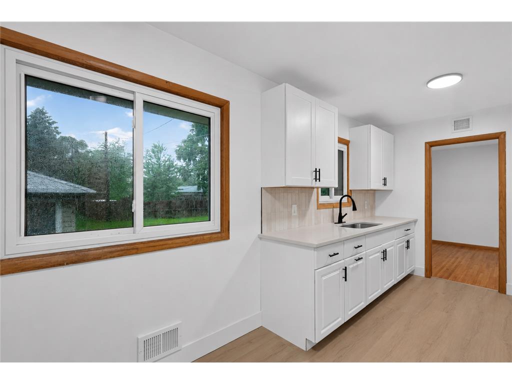6231 France Avenue N Brooklyn Center MN 55429 7060640 image7