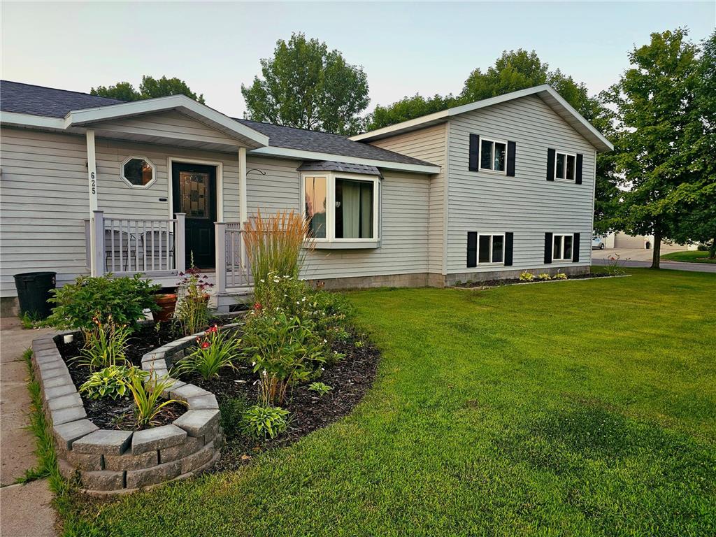 625 6th St NE Perham MN 56573 6582427 image1