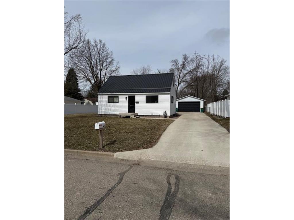 627 E South Street Litchfield MN 55355 7046453 image1