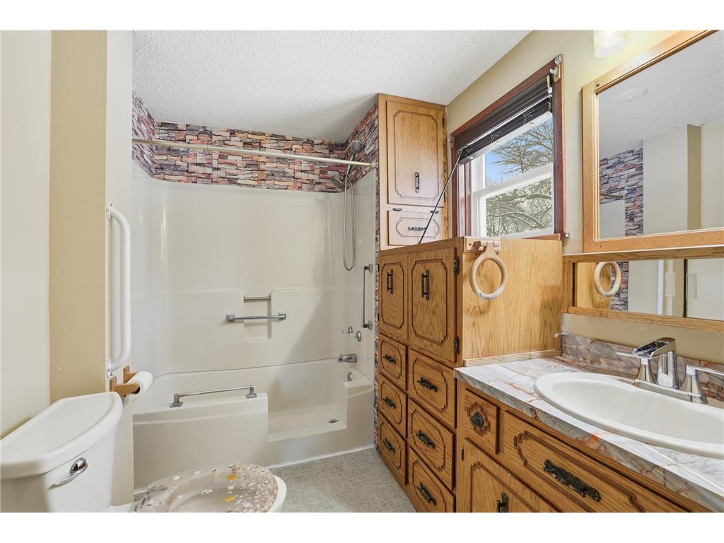 627 S Litchfield Avenue Litchfield MN 55355 7003300 image7