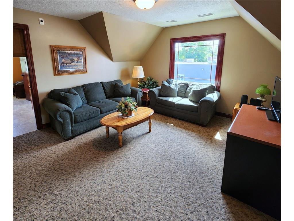 629 1st Street S Willmar MN 56201 7029591 image10