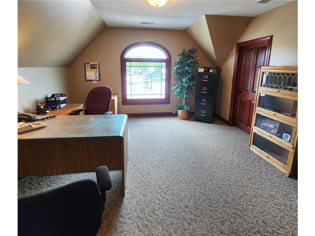 629 1st Street S Willmar MN 56201 7029591 image6