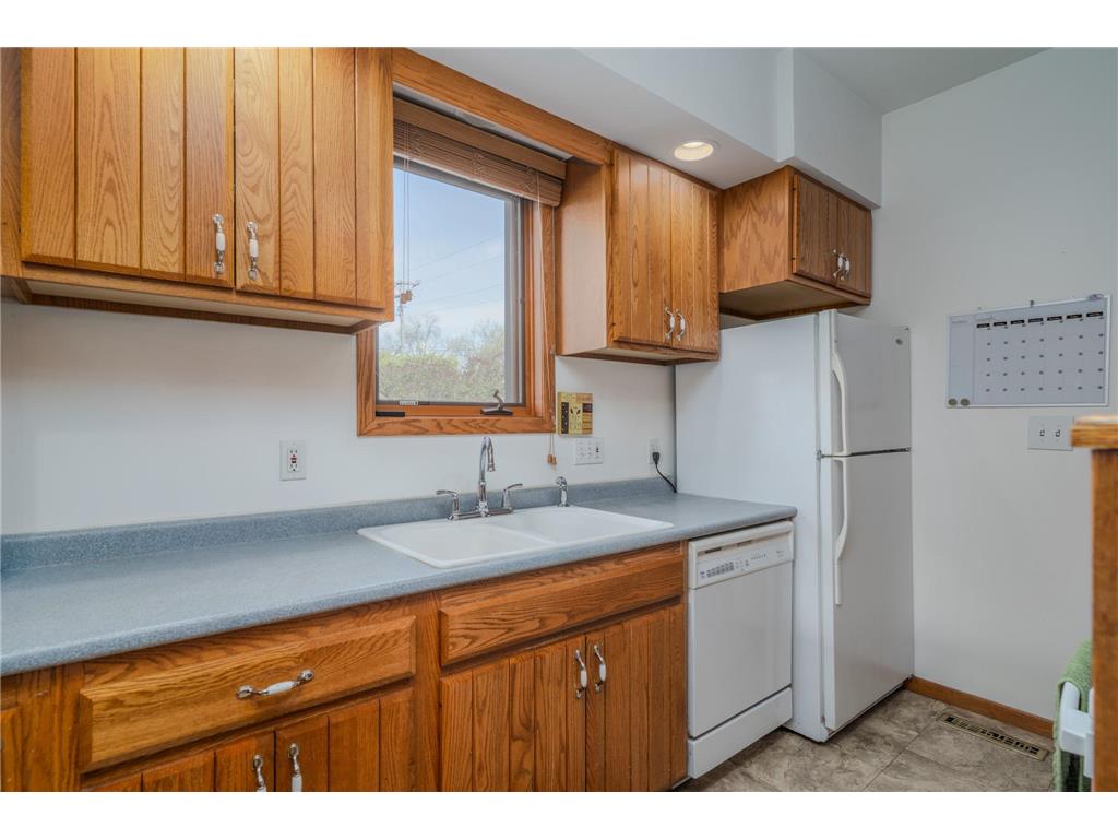 629 Barrette Street Crookston MN 56716 7078377 image9
