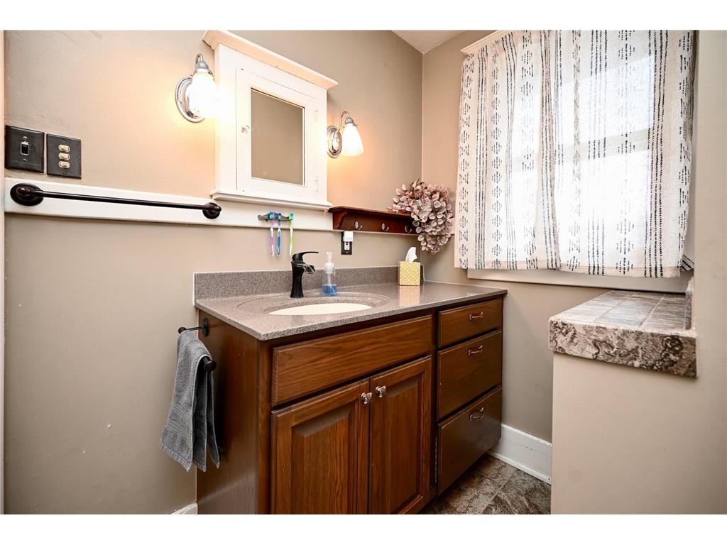 629 W King Street Winona MN 55987 7039964 image24