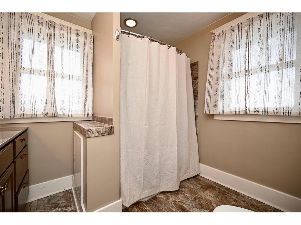 629 W King Street Winona MN 55987 7039964 image25