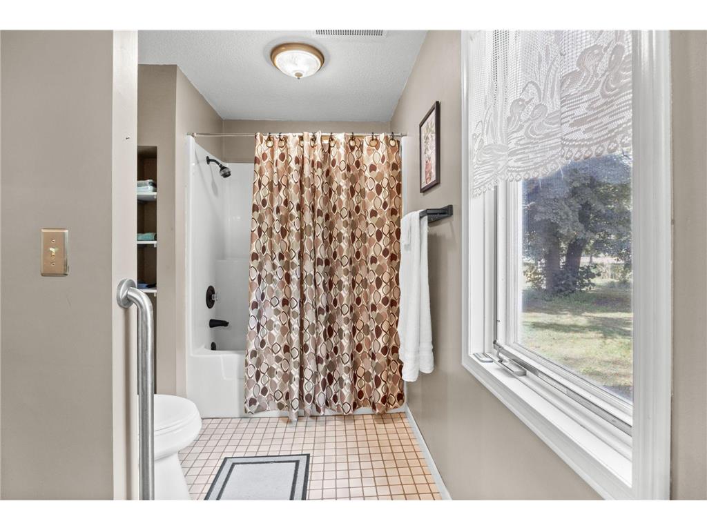 62945 230th Street Litchfield MN 55355 - Round Lake 6787682 image14