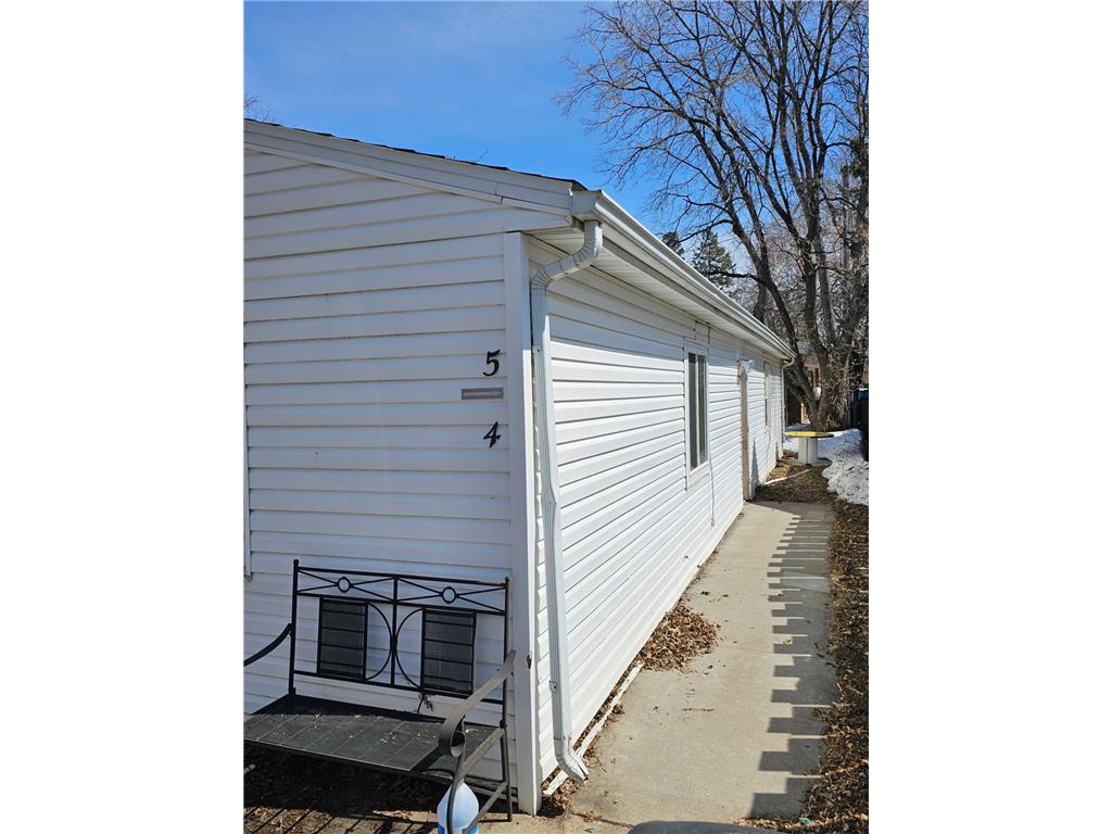 630 10th Street N Moorhead MN 56560 7105741 image4