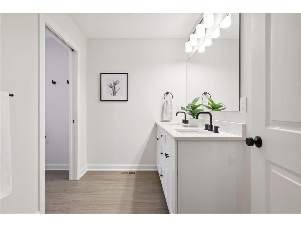 630 Franklin Street Roberts WI 54023 7047284 image23