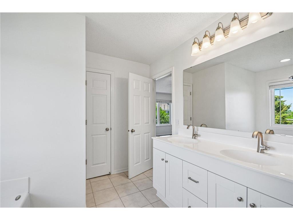 630 Sutherland Drive Woodbury MN 55129 7052500 image30