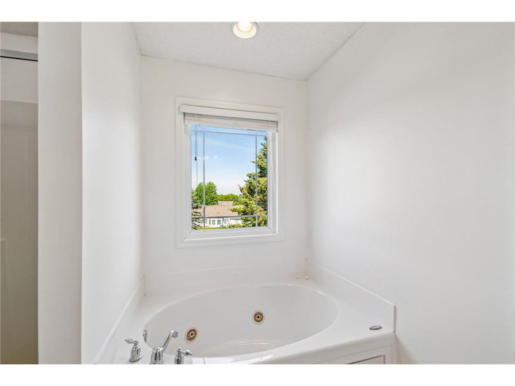 630 Sutherland Drive Woodbury MN 55129 7052500 image33