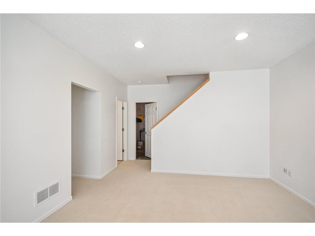 630 Sutherland Drive Woodbury MN 55129 7052500 image39