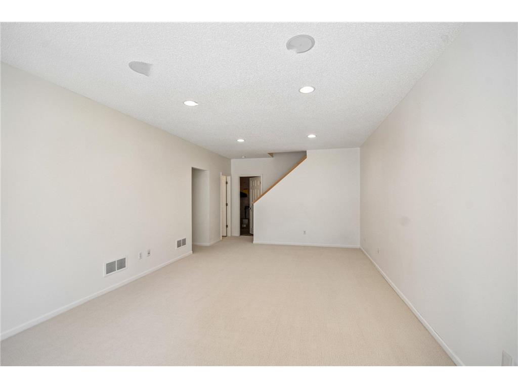 630 Sutherland Drive Woodbury MN 55129 7052500 image40