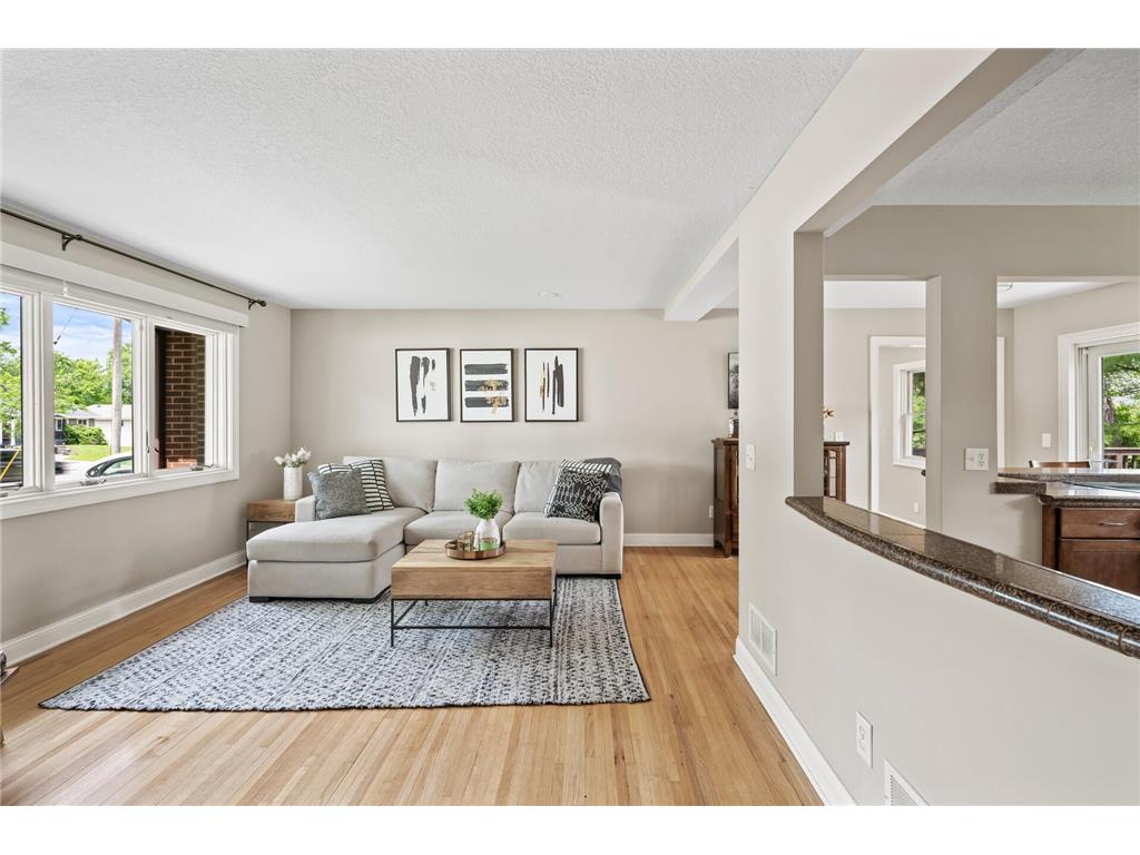 6301 France Avenue S Edina MN 55410 7027616 image6