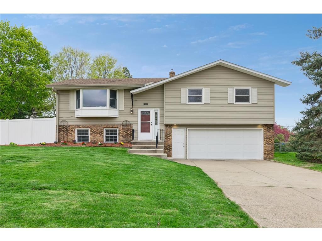 631 Greenway Avenue N Oakdale MN 55128 7008778 image1