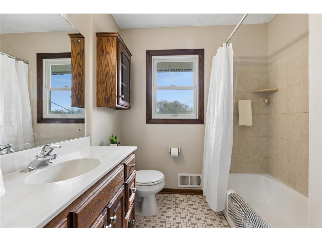 631 Greenway Avenue N Oakdale MN 55128 7008778 image33
