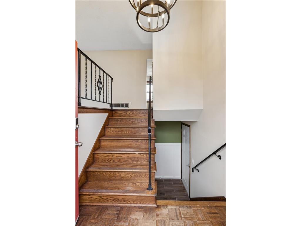 631 Greenway Avenue N Oakdale MN 55128 7008778 image4