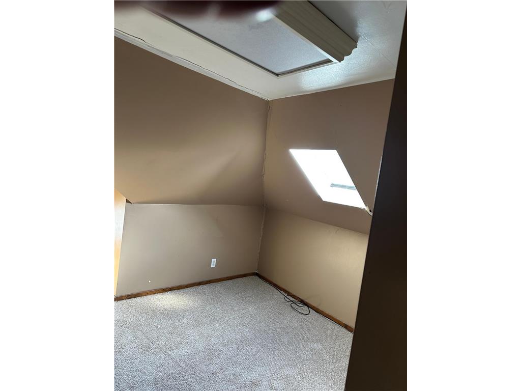 631 N Cedar Street Luverne MN 56156 7028038 image10