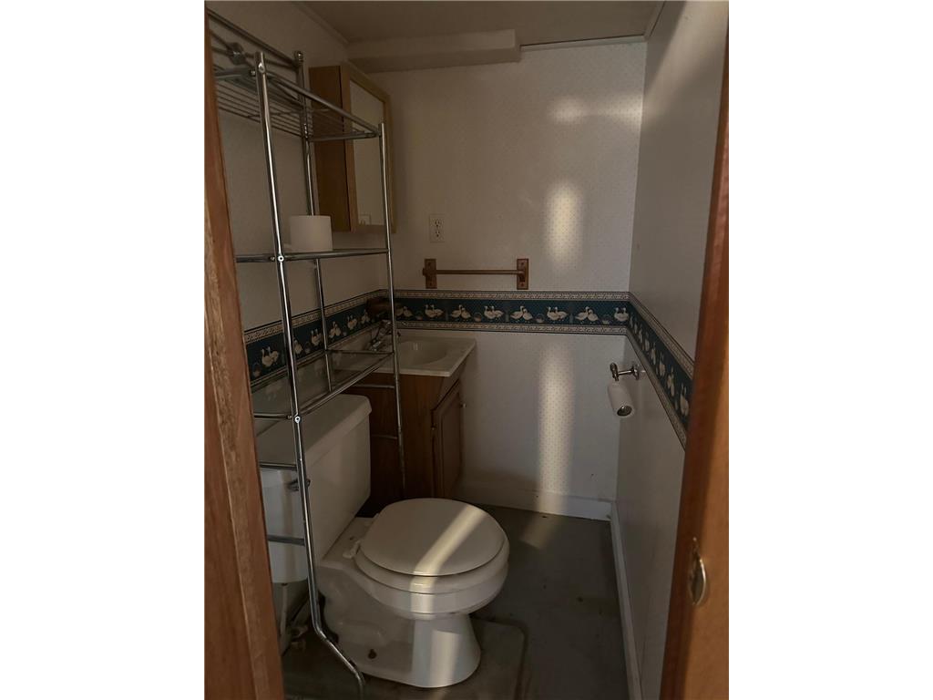 631 N Cedar Street Luverne MN 56156 7028038 image24