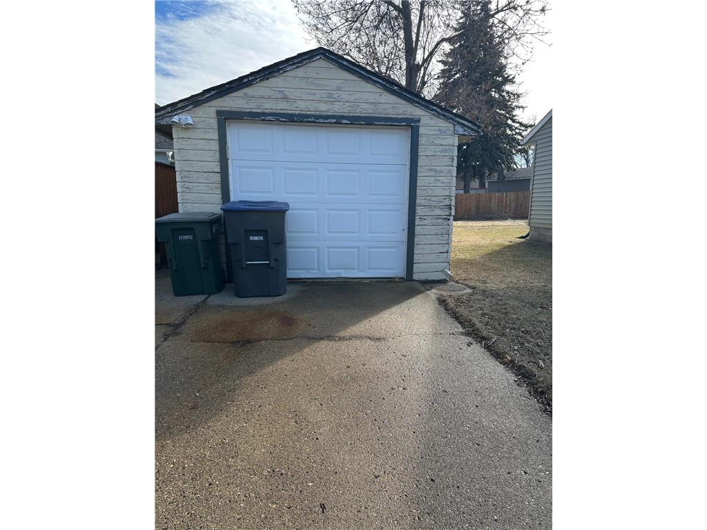 631 N Cedar Street Luverne MN 56156 7028038 image38