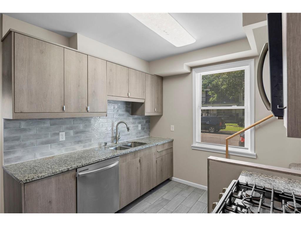 631 Western Avenue N Saint Paul MN 55103 7088554 image14