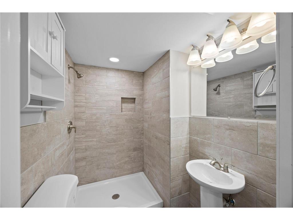 631 Western Avenue N Saint Paul MN 55103 7088554 image24