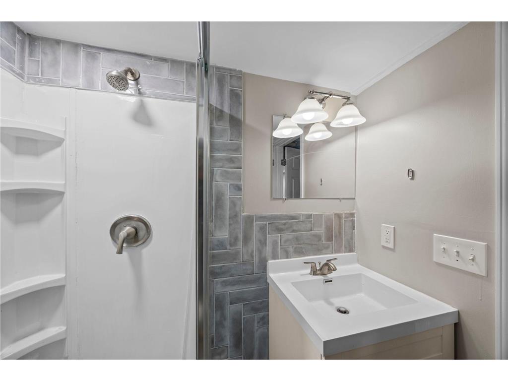 631 Western Avenue N Saint Paul MN 55103 7088554 image36
