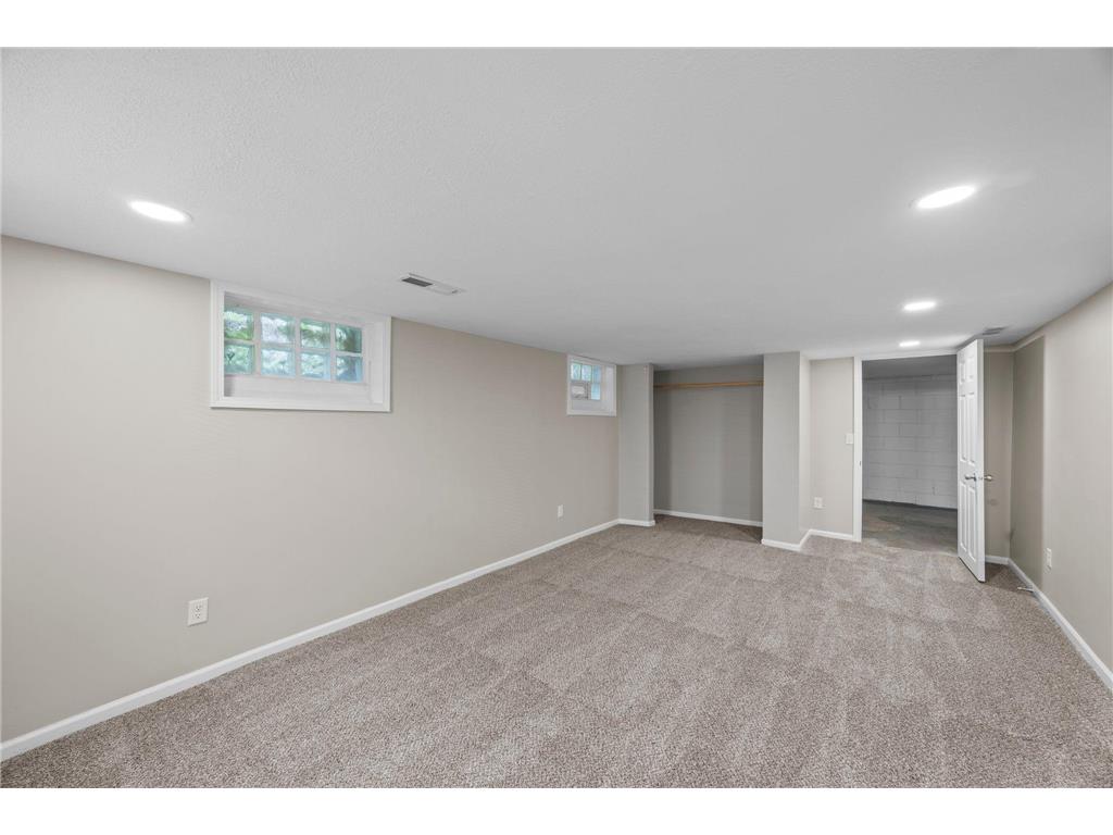631 Western Avenue N Saint Paul MN 55103 7088554 image37