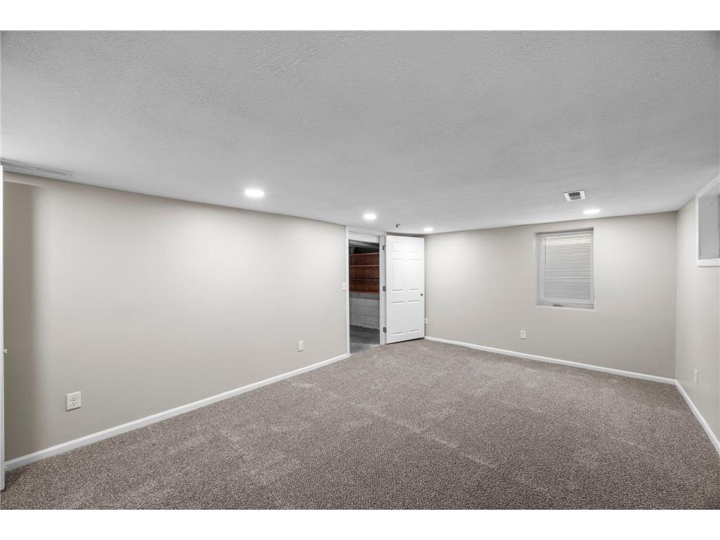631 Western Avenue N Saint Paul MN 55103 7088554 image39