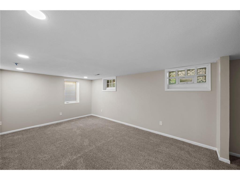 631 Western Avenue N Saint Paul MN 55103 7088554 image40