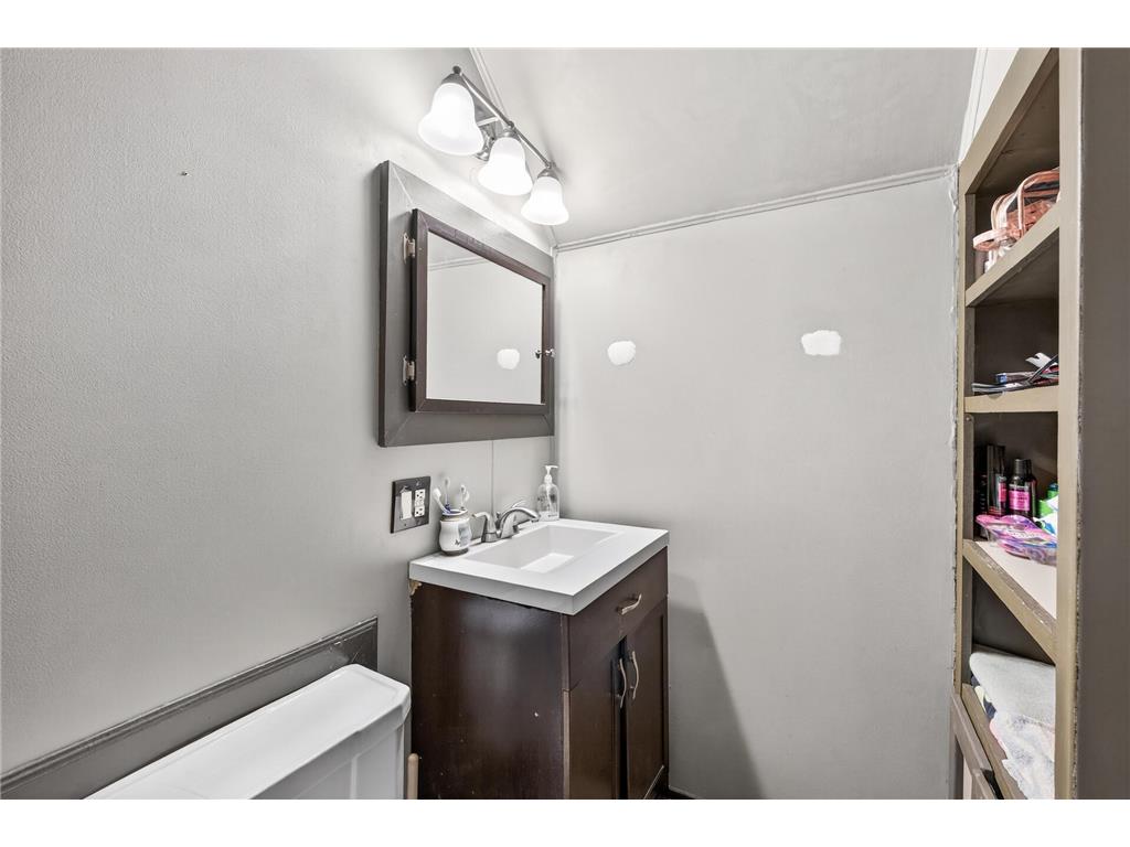 632 Manomin Avenue Saint Paul MN 55107 7049382 image15