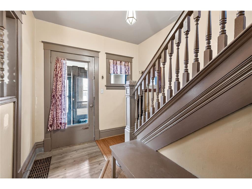 632 Manomin Avenue Saint Paul MN 55107 7049382 image2