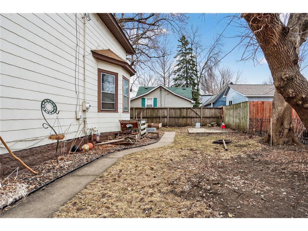 632 Manomin Avenue Saint Paul MN 55107 7049382 image27