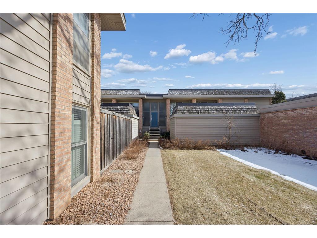 6320 Barrie Road #2B Edina MN 55435 7029971 image1