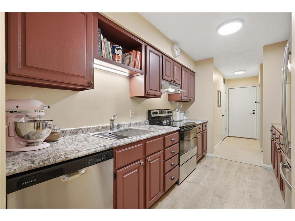 6337 Alderwood Circle #A Woodbury MN 55125 6806295 image7