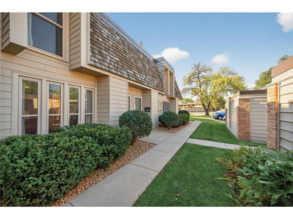 6347 Barrie Road Edina MN 55435 6784555 image1