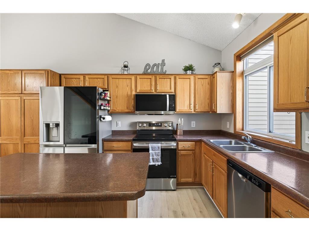 635 35th Street W Hastings MN 55033 6817569 image4