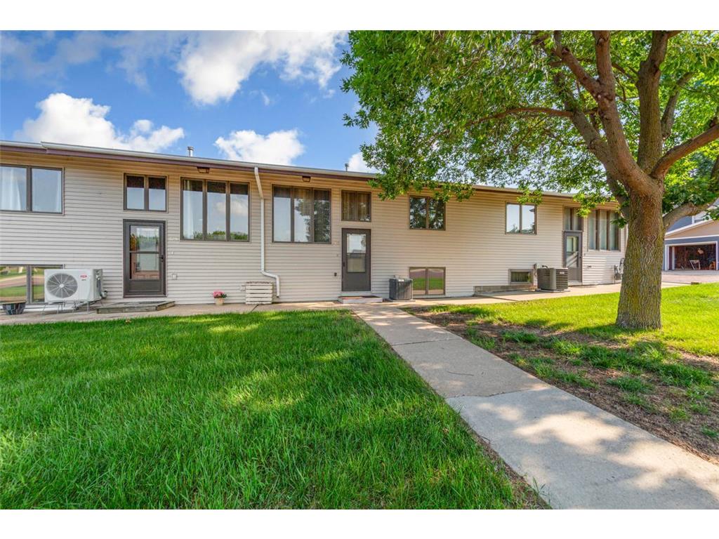 635 5th Street Windom MN 56101 6736446 image1