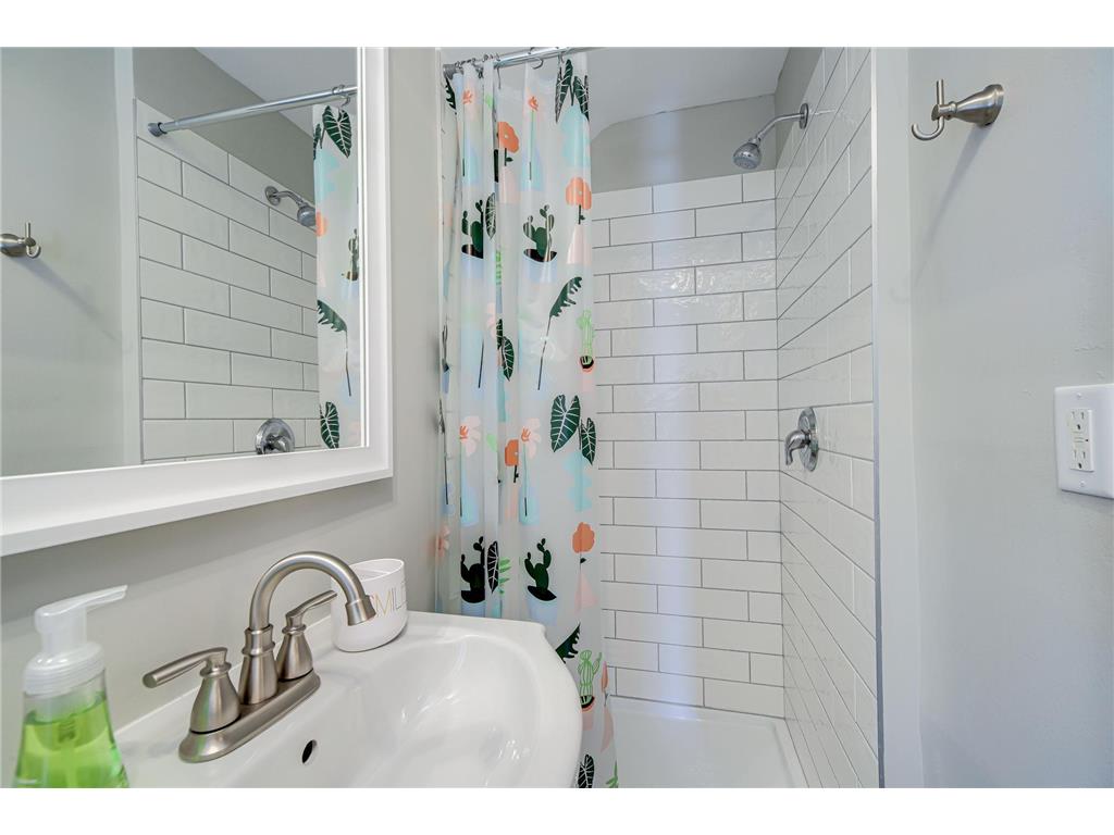 635 Canton Street Saint Paul MN 55102 7039216 image35